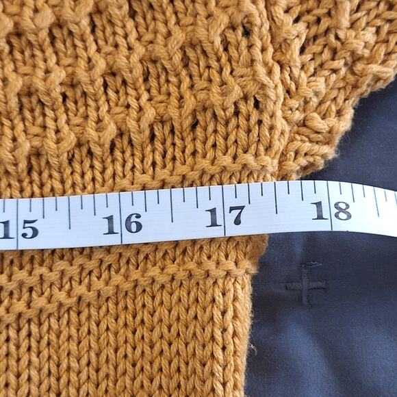 Universal Thread Sweater Women's XS Yellow Ochre Minimalist Neutral Classic - Picture 4 of 6